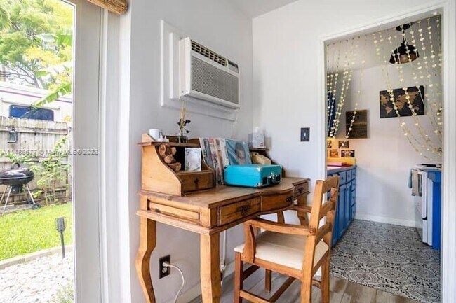 Building Photo - 1516 S 17th Ave