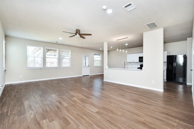 Building Photo - 18638 Lansdowne Stream Path