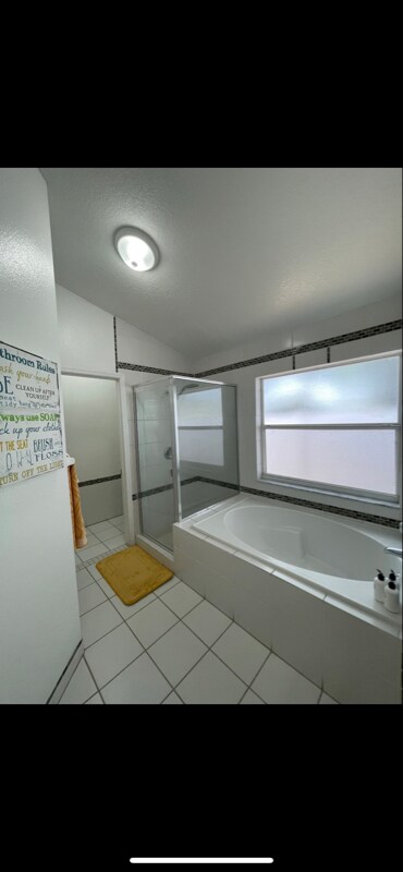 Building Photo - 413 Woodlark Dr