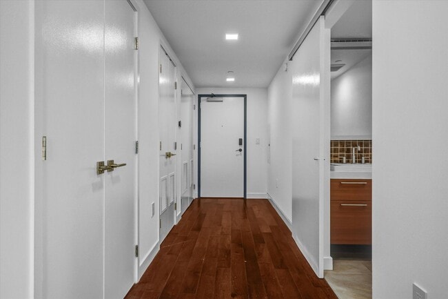 Building Photo - Luxury Elevated Living 1 Bed 1.5 Bath Condo at Skyline OC
