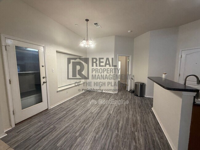 Building Photo - 1004 Pikes Peak Dr