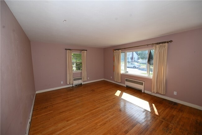 Building Photo - 30 Redfern Dr