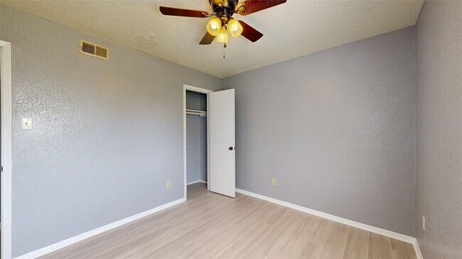 Building Photo - 1524 Pine Ridge Dr