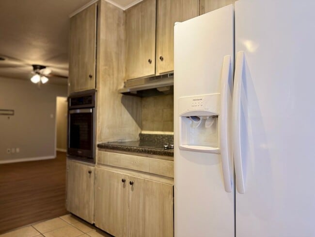 Building Photo - House For Rent