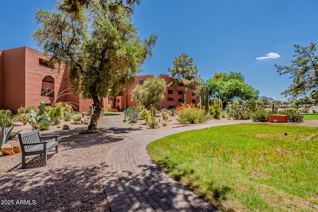 Building Photo - 4303 E Cactus Rd