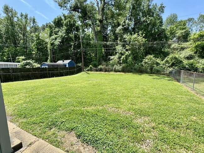 Building Photo - 3943 Maynard Dr