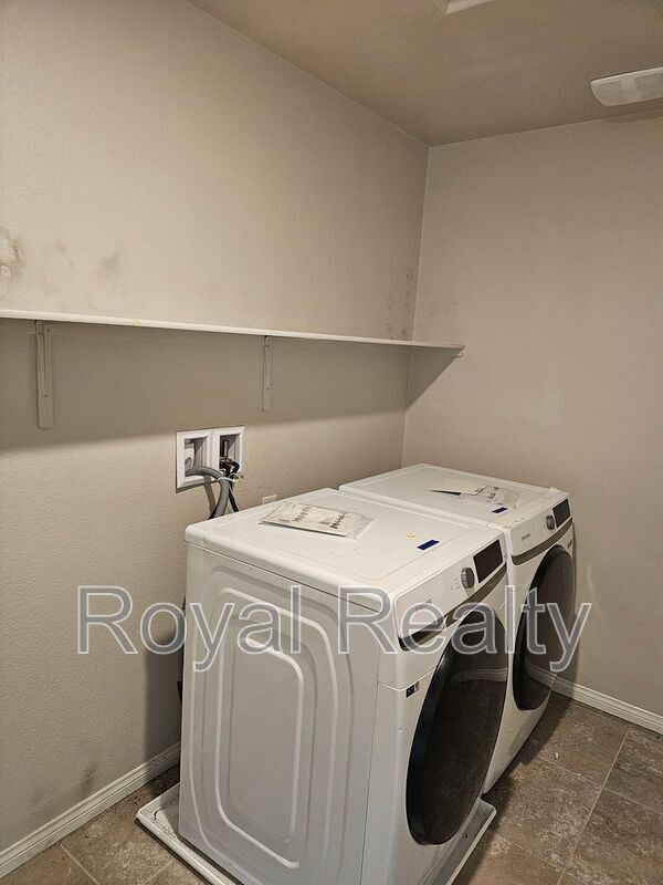 Building Photo - 1171 Twincrest Ave