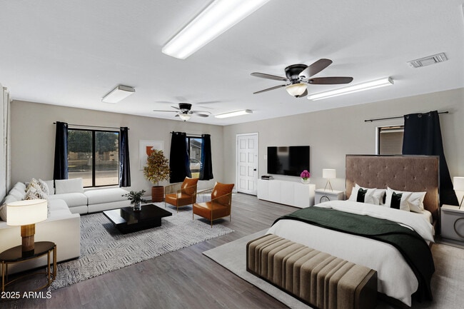 Building Photo - 110 W Del Rio Dr