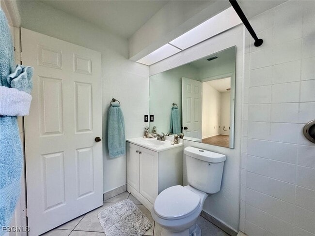 Building Photo - 2306 NE 5th Terrace