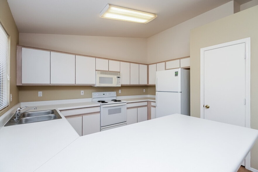 Building Photo - 8046 E Fairfield St