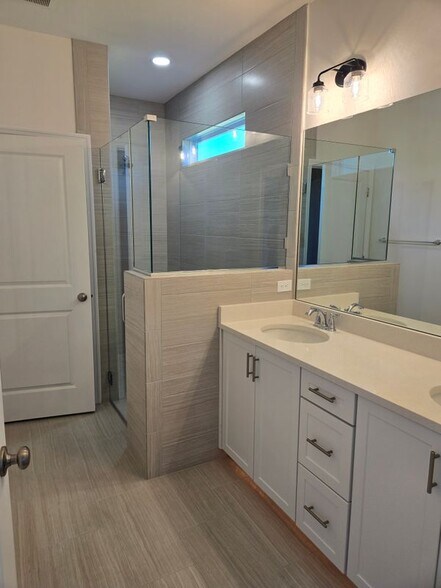 Building Photo - 5684 Native Oak Dr