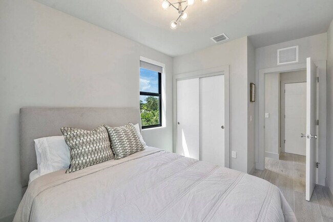 Building Photo - 99 Seaside Ave