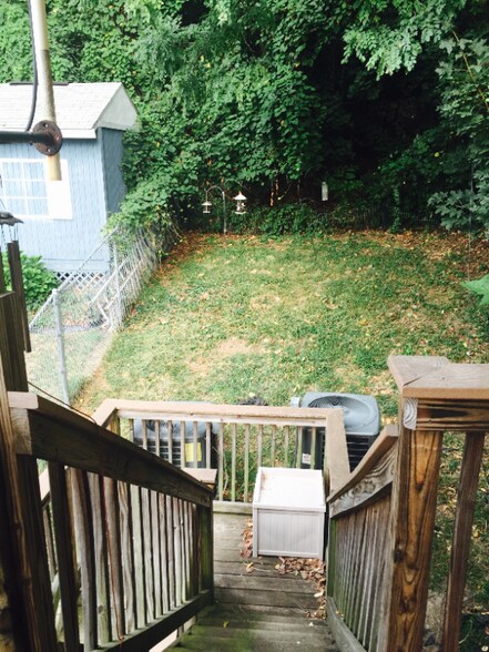 Building Photo - 152 Hallock St