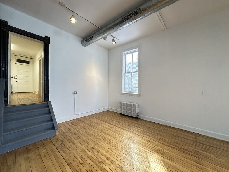 Building Photo - 3422 N Lincoln Ave