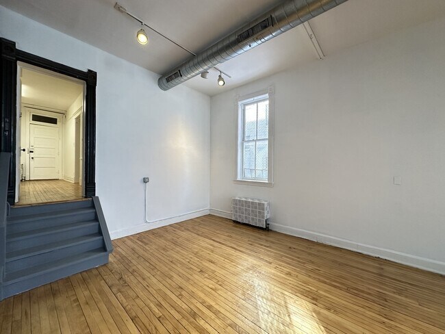 Building Photo - 3422 N Lincoln Ave