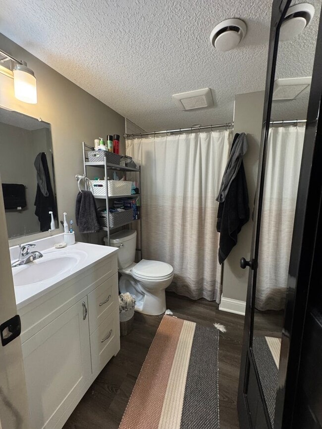 Building Photo - 5704-5706 Chicago Avenue