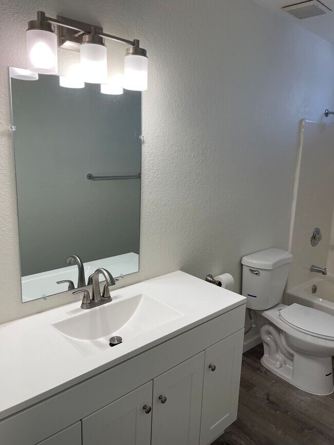 Building Photo - 1171 Regency Dr