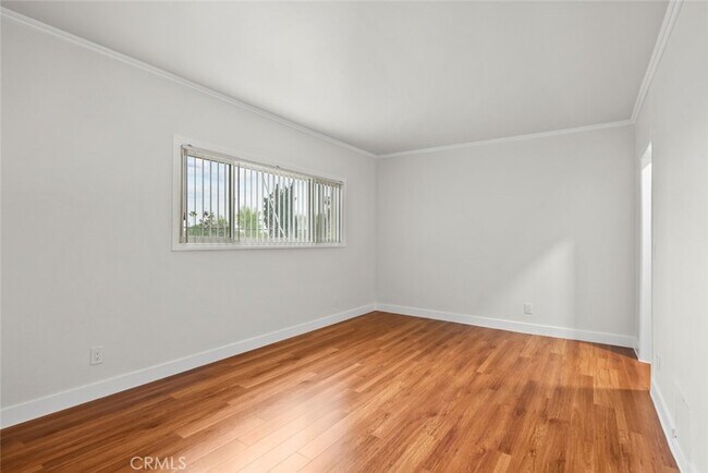 Building Photo - 13861 Vanowen St