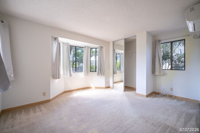 Building Photo - Spacious 3 Bed 2Bath SFM Pets Negotiable- WEST LOCH ESTATES - $3950/month