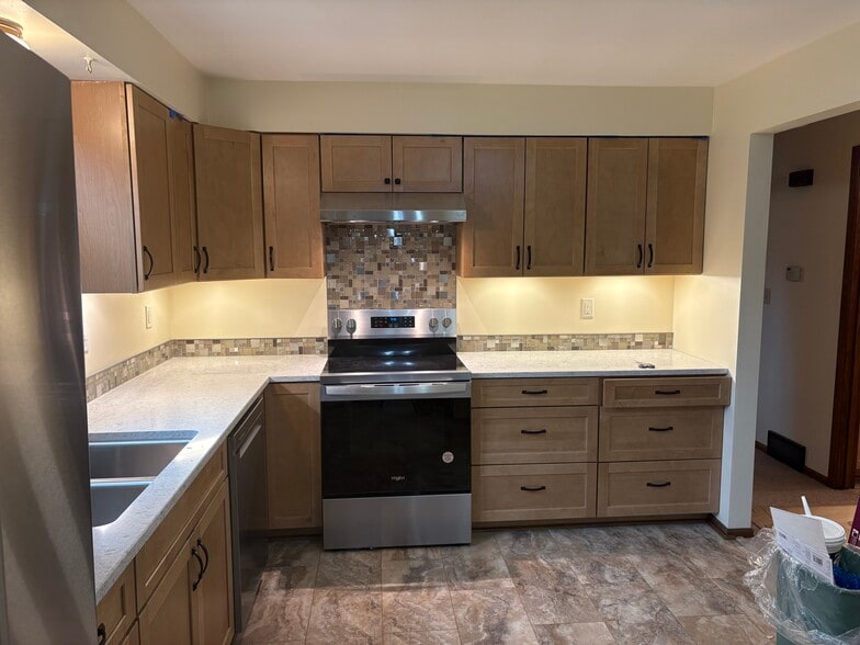 Kitchen-3 - 2033 Greenwood Dr