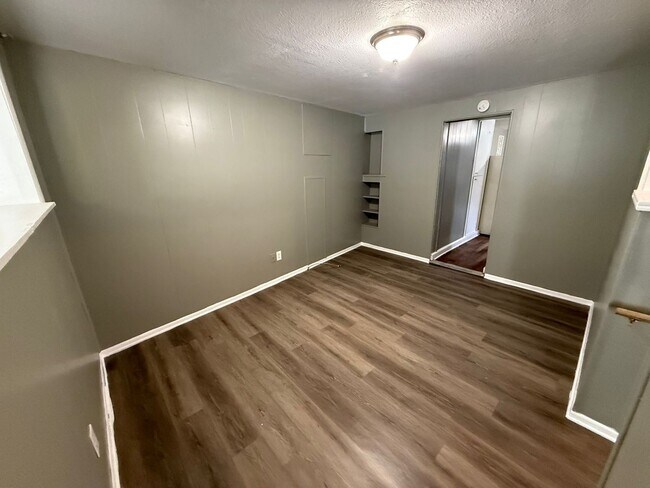 Building Photo - 2BR with Character
