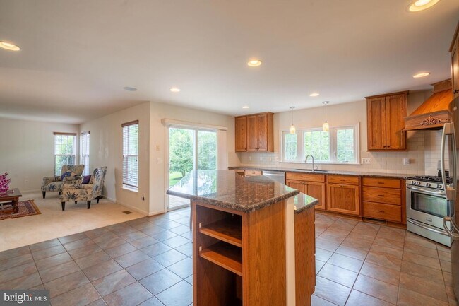 Building Photo - 10955 Southcoate Village Dr