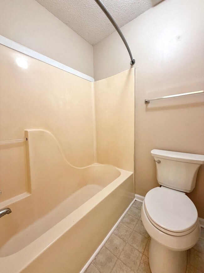 Building Photo - 1215 Marla Dr