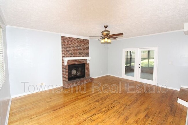 Building Photo - 5827 Hibernia Dr