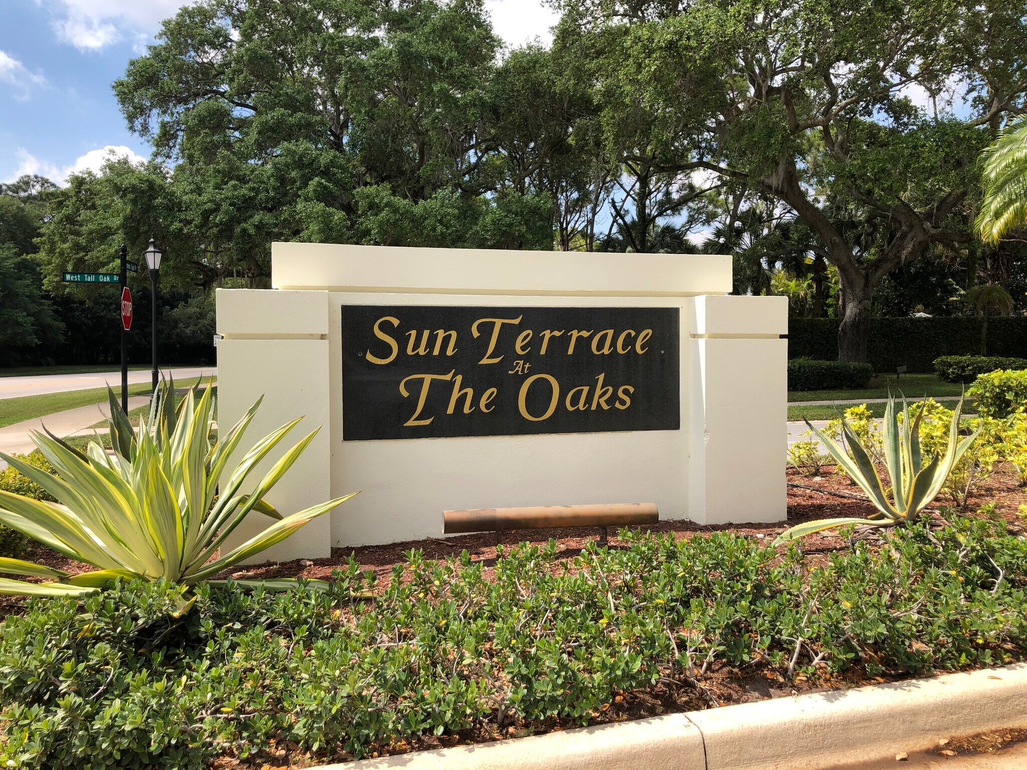 Building Photo - 7102 Geminata Oak Ct
