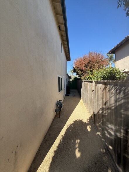 Building Photo - 3737 Portofino Way