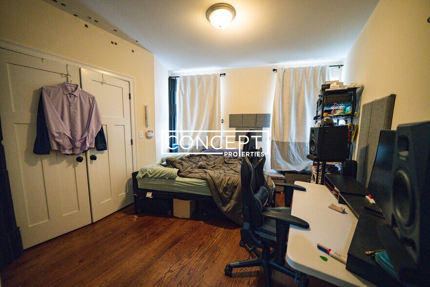 Building Photo - 493 Commonwealth Ave