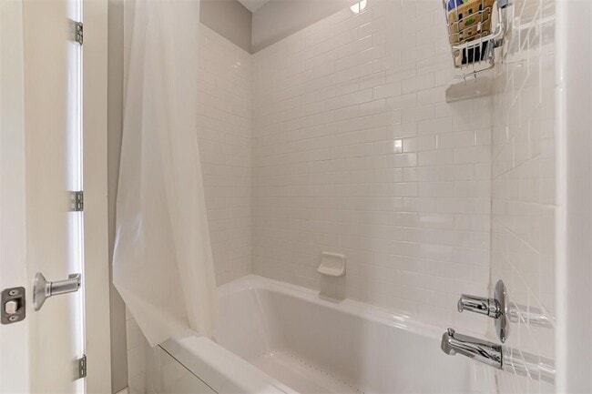 Building Photo - 444 N Central Ave