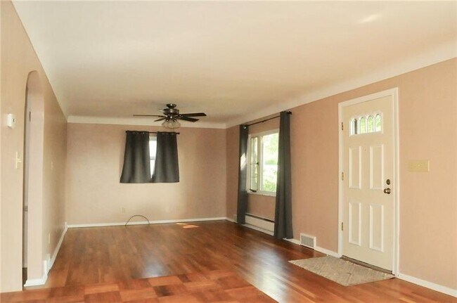 Building Photo - 249 Cirbus Ln