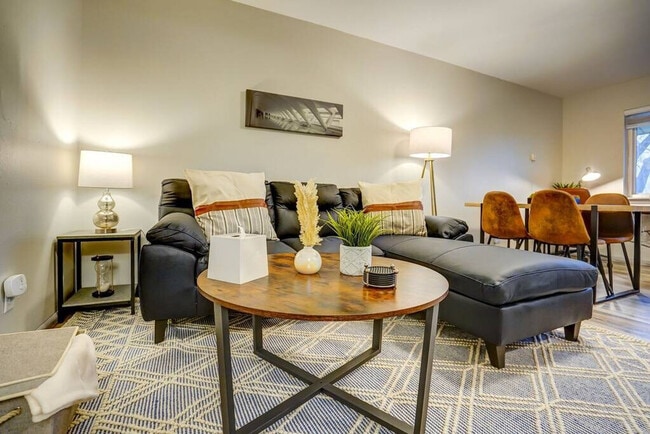 Building Photo - 645 S 94th Pl