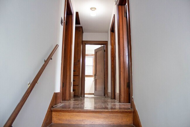 Building Photo - AVAILABLE FOR AUGUST 2026!  Large house ne...