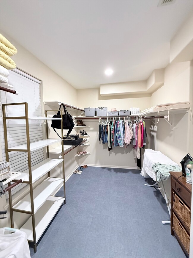 Building Photo - 18406 S Roaring River Ct