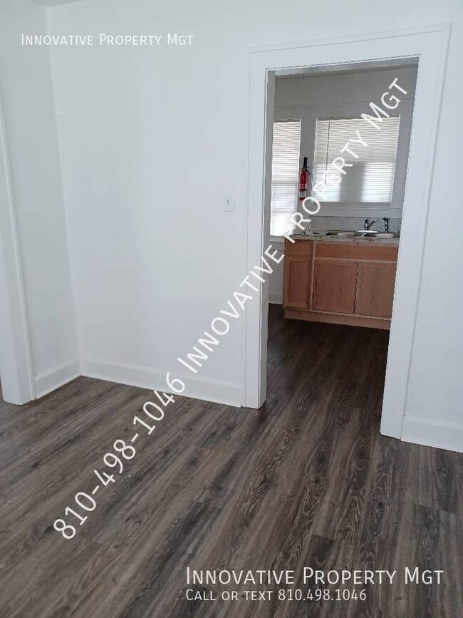 Building Photo - Beautifully updated 2 bedroom, 1 bath - $1...