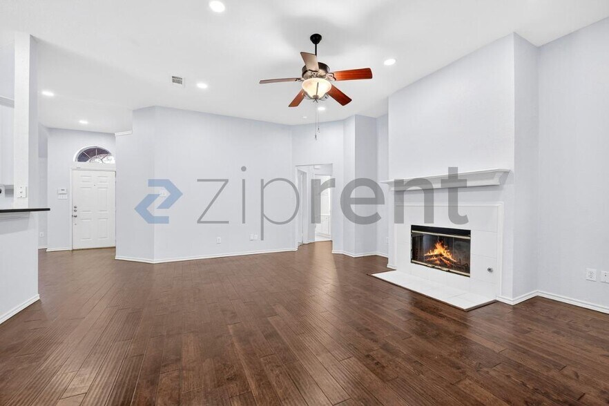 Building Photo - 5802 Edinburg Dr