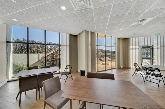 Building Photo - 9650 S Ocean Dr