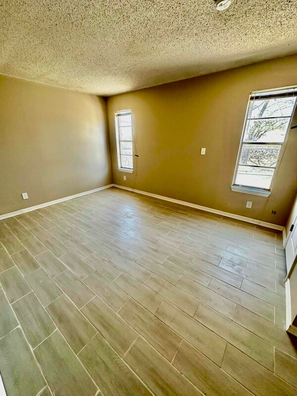 Building Photo - 2905 Beachcomber Dr