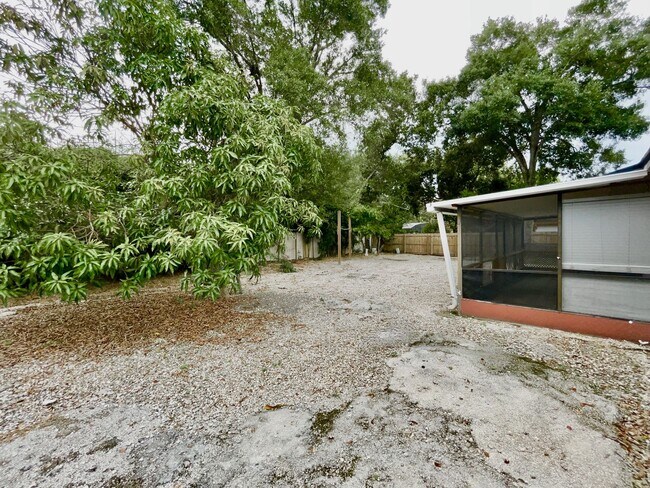 Building Photo - Spacious 4-Bed / 2-Bath Ranch in Rio Pinar...