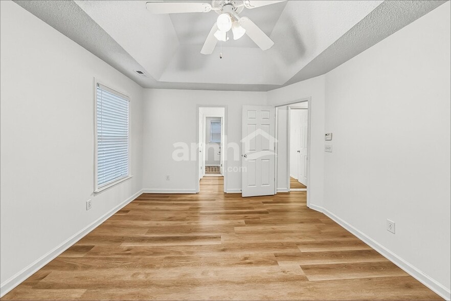 Building Photo - 1600 Glenn Meade Dr