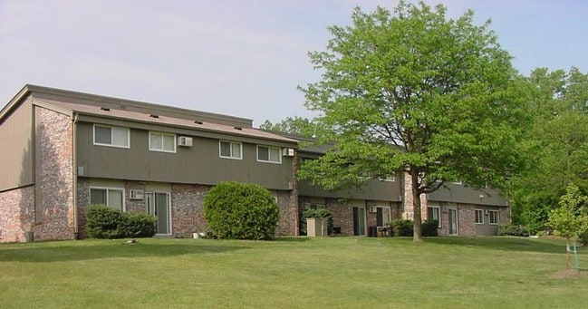 Primary Photo - Cedar Crest Apartments