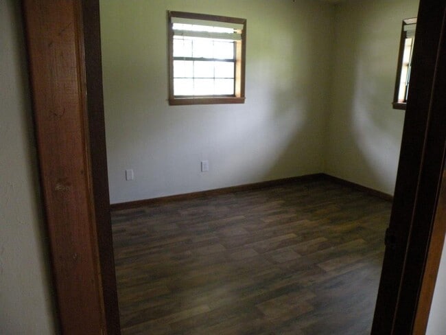 Building Photo - 785 Bader Dr