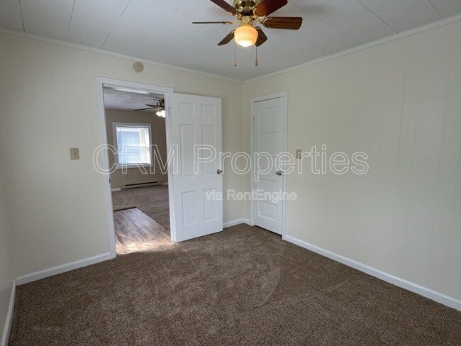 Building Photo - 823 N Western Ave