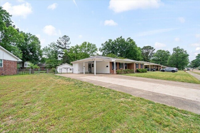 Building Photo - 7283 Juana Dr