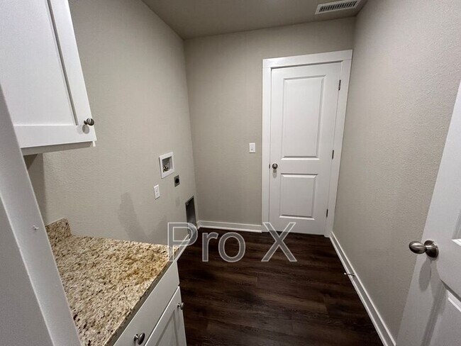 Building Photo - 419 N Mojave St