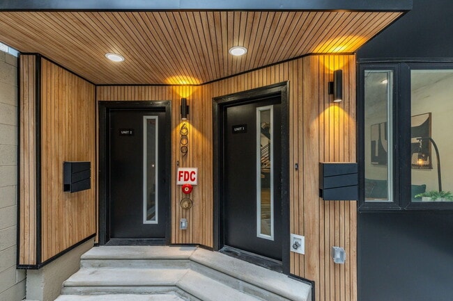 Building Photo - 609 S Orianna St