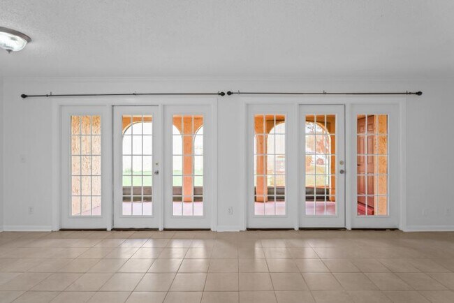 Building Photo - 2 bedroom in Jacksonville FL 32217