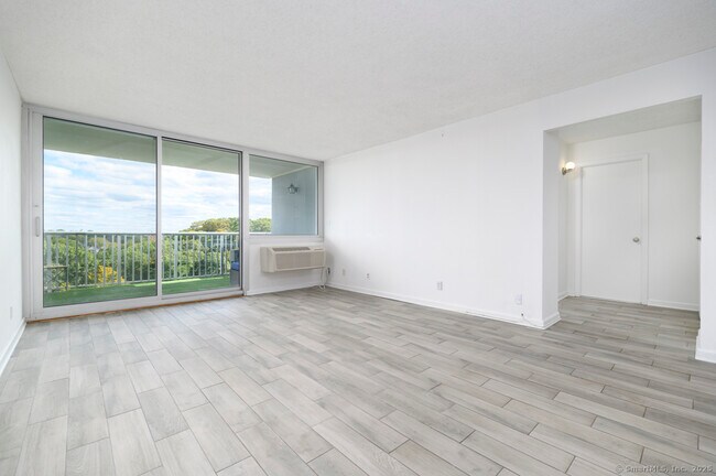 Building Photo - 1 Strawberry Hill Ave